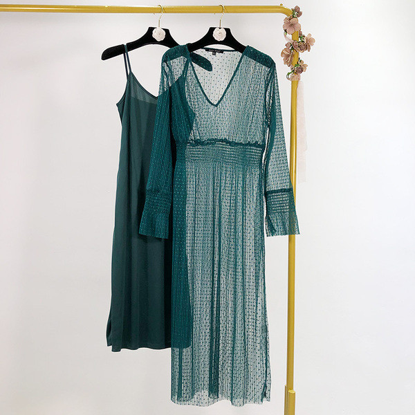 Rochie de dama moderna, lunga, din doua piese, cu decolteu in V, de culoare verde