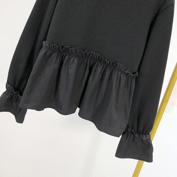 Bluză casual de damă, cu bucle și decolteu oval, de culoare neagră