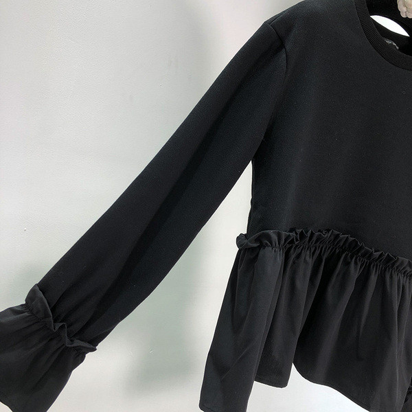 Bluză casual de damă, cu bucle și decolteu oval, de culoare neagră