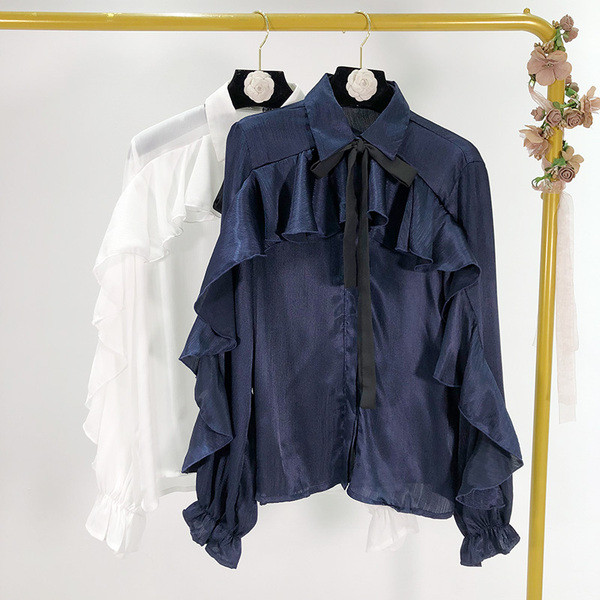 Cămașă modernă de damă cu bucle și cravate în alb și albastru