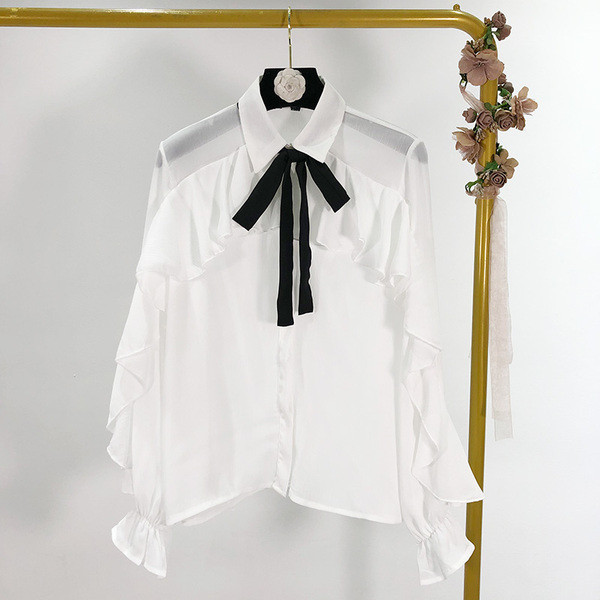 Cămașă modernă de damă cu bucle și cravate în alb și albastru