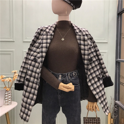 Palton de iarnă de damă în carouri cu nasturi în negru și gri