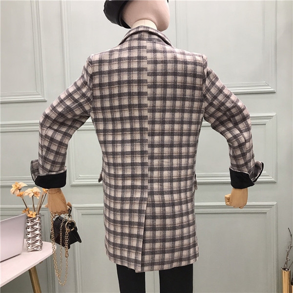 Palton de iarnă de damă în carouri cu nasturi în negru și gri