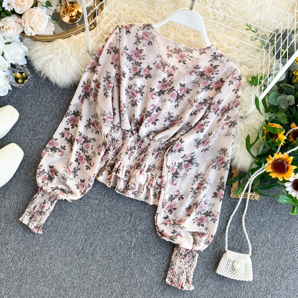 Cămașă de șifon de damă cu model floral, mâneci largi și decolteu în V