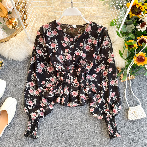 Cămașă de șifon de damă cu model floral, mâneci largi și decolteu în V