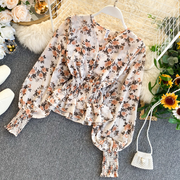 Cămașă de șifon de damă cu model floral, mâneci largi și decolteu în V