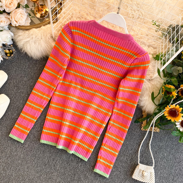 Pulover de damă cu dungi din tricot subțire cu decolteu rotund