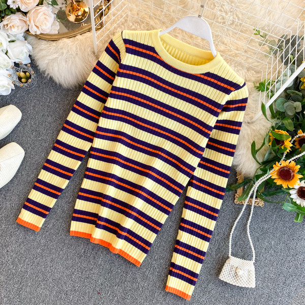 Pulover de damă cu dungi din tricot subțire cu decolteu rotund