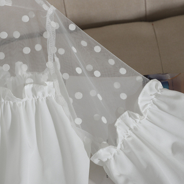 Cămașă modernă de damă cu element de plasă și guler clasic în alb și negru