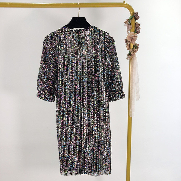 Rochie scurta moderna cu paiete colorate si maneci 3/4