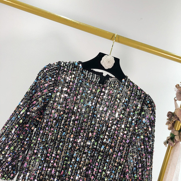 Rochie scurta moderna cu paiete colorate si maneci 3/4