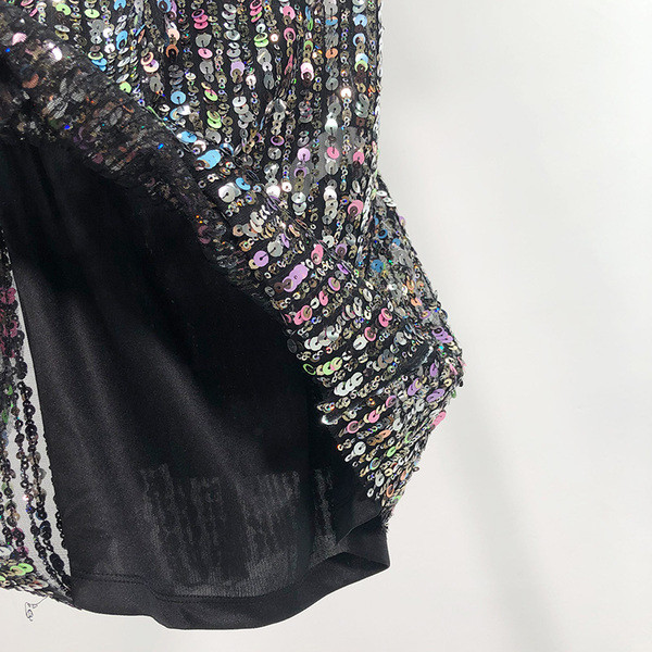 Rochie scurta moderna cu paiete colorate si maneci 3/4