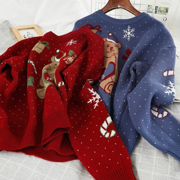 Pulover de dama de Craciun cu urs in rosu si albastru