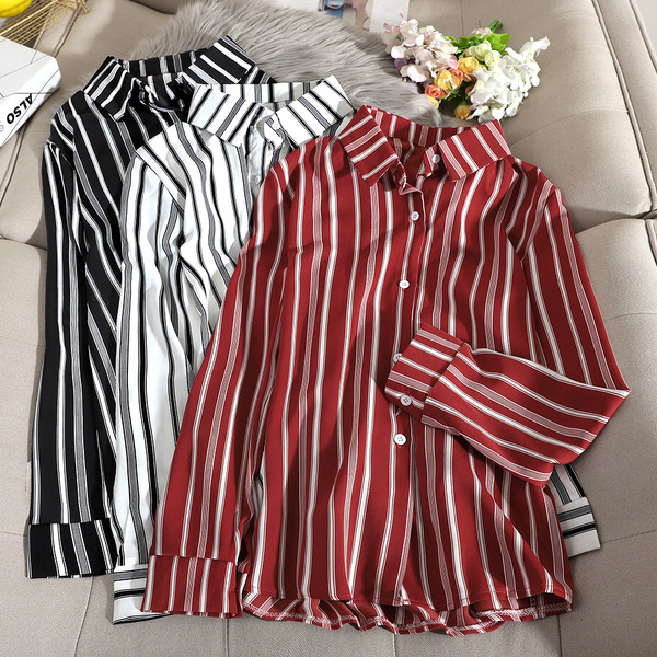 Cămașă de damă în dungi cu guler clasic și mâneci lungi în alb, negru și roșu