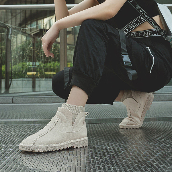 Cizme casual dama cu talpa joasa, model rotunjit in bej si negru