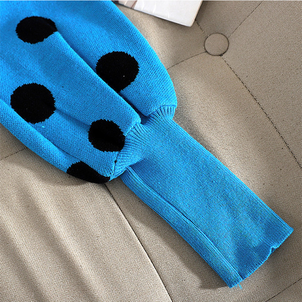 Pulover de damă modern cu buline, cu mâneci largi și decolteu rotund