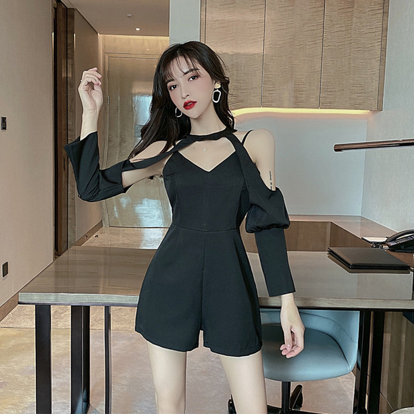 Salopetă scurtă de damă, model nou, cu decupaje și decolteu spitz în negru