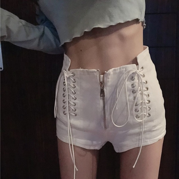 Pantaloni scurți din denim cu talie înaltă și cravate în alb, albastru și negru