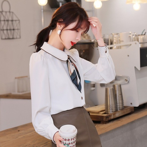 Cămașă de șifon de damă cu guler și nasturi clasici în alb și bej