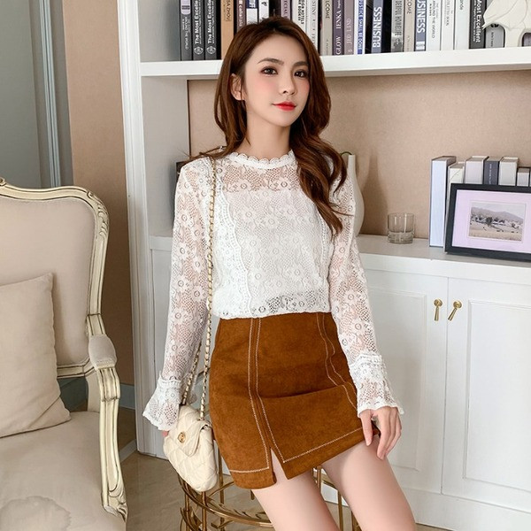 Bluză de damă modernă din dantelă cu mâneci lotus și decolteu rotund în alb și bej