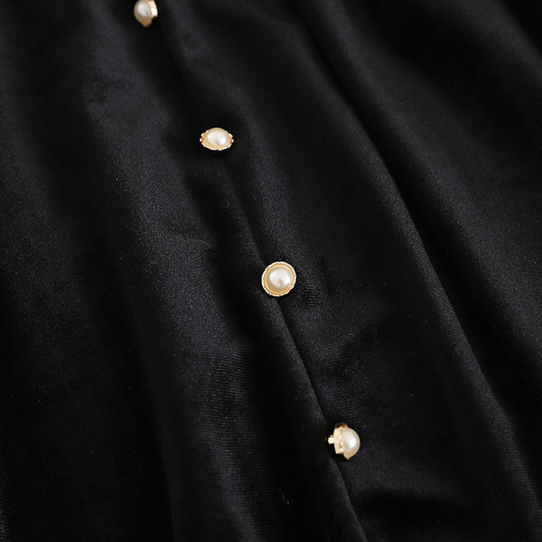 Rochie de dama din catifea neagra, cu decolteu in V si curea