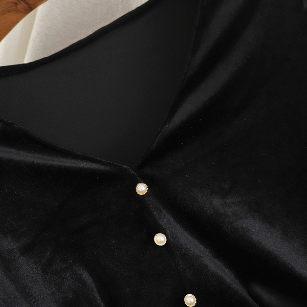 Rochie de dama din catifea neagra, cu decolteu in V si curea