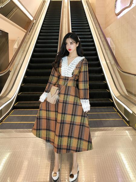 Rochie dama in carouri model croit cu decolteu spitz si maneci lungi in doua culori