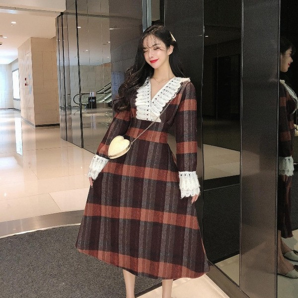 Rochie dama in carouri model croit cu decolteu spitz si maneci lungi in doua culori