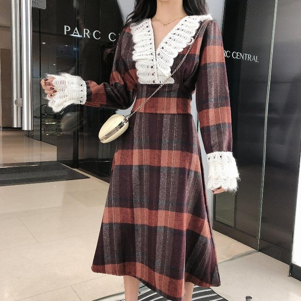 Rochie dama in carouri model croit cu decolteu spitz si maneci lungi in doua culori