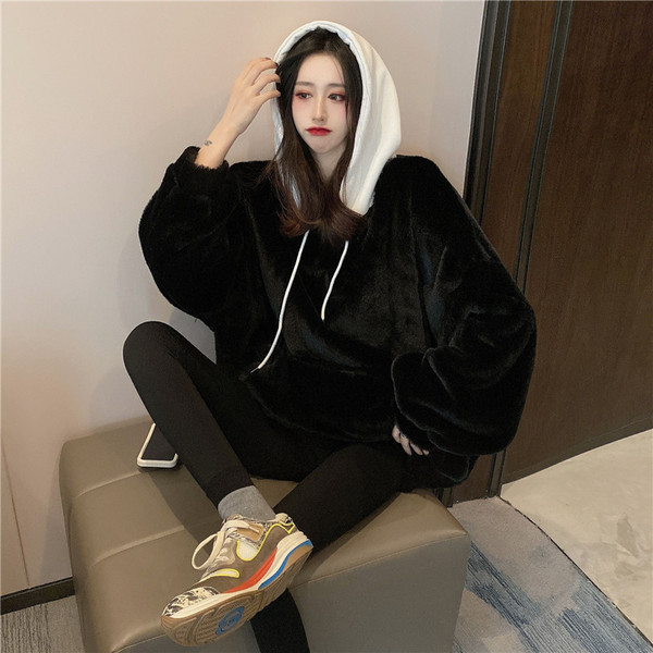 Hanorac de puf de damă în negru și roz, cu glugă și cravate