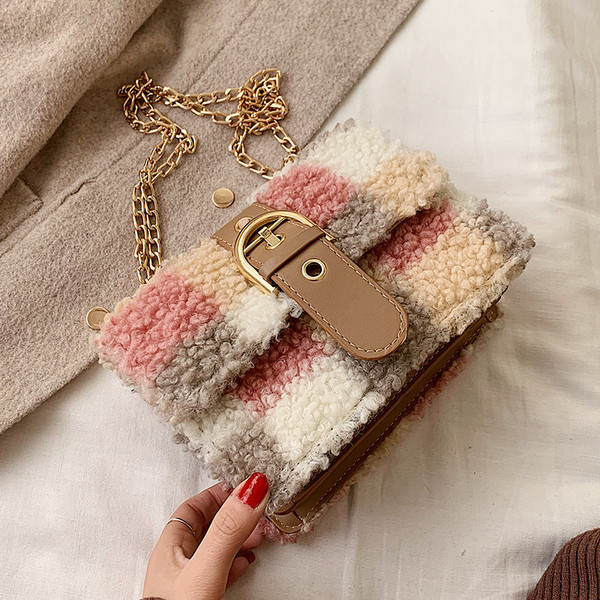 Geantă de puf de damă cu cataramă și lanț lung în culoarea roz și albastru