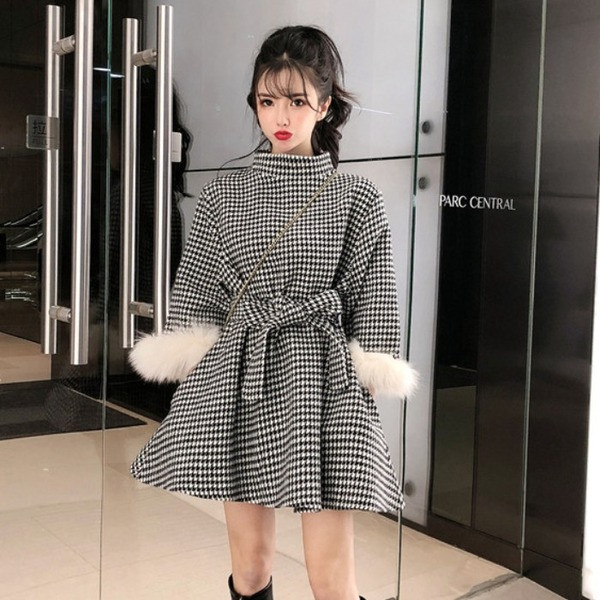 Rochie dama in carouri cu curea si puf pe maneci - model decupat