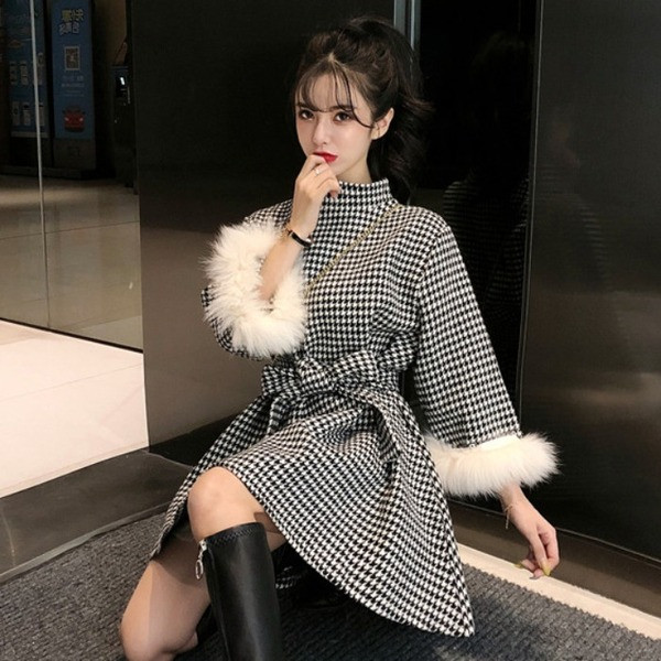 Rochie dama in carouri cu curea si puf pe maneci - model decupat