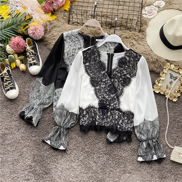 Cămașă de damă cu dantelă în stil retro și decolteu în V în bej, alb și negru