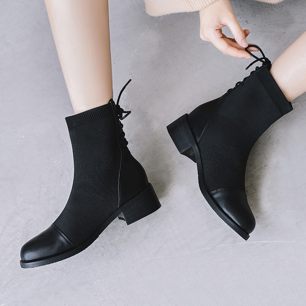 Cizme de dama toamna-iarna cu toc gros si sireturi in negru