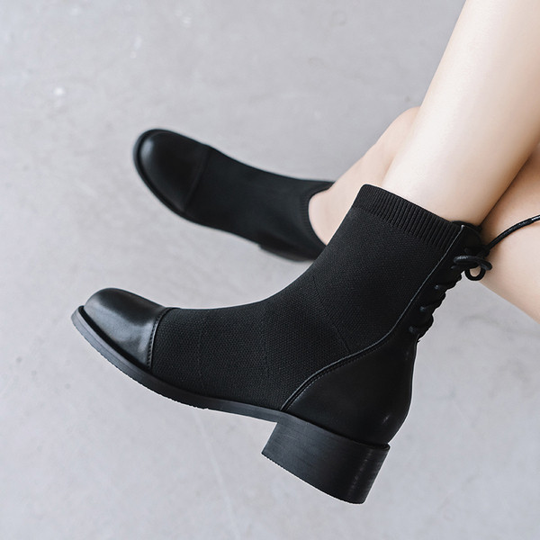 Cizme de dama toamna-iarna cu toc gros si sireturi in negru