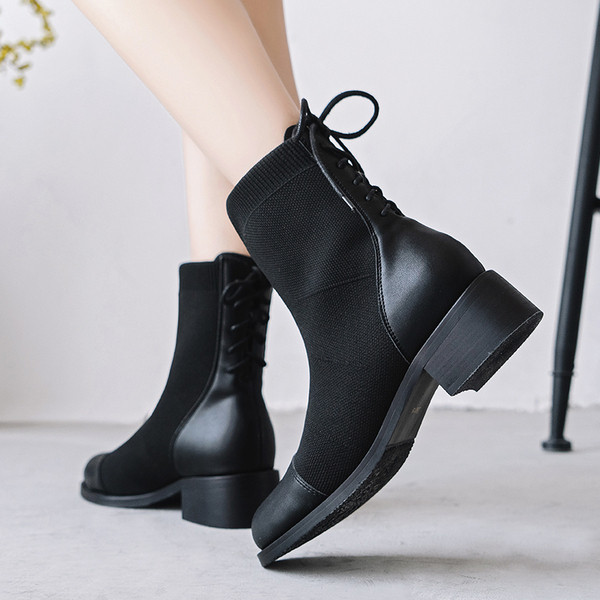 Cizme de dama toamna-iarna cu toc gros si sireturi in negru