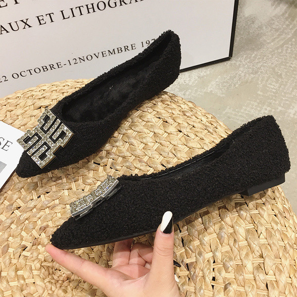 Pantofi casual dama model ascutit cu catarama metalica alb-negru