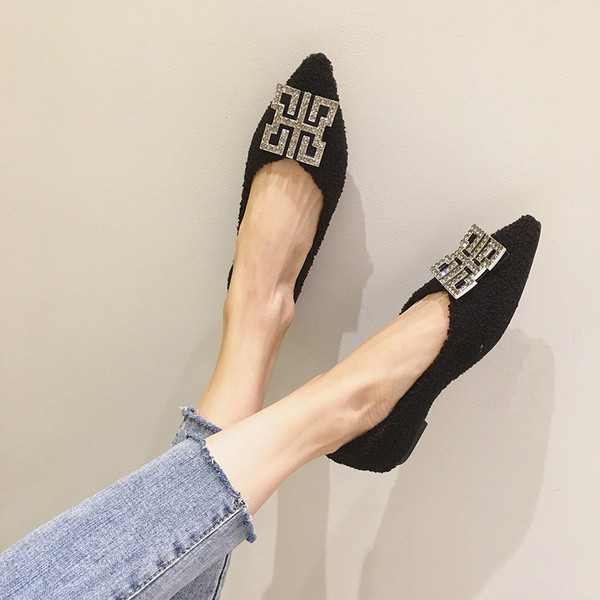 Pantofi casual dama model ascutit cu catarama metalica alb-negru