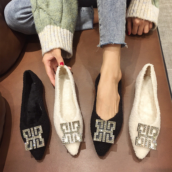 Pantofi casual dama model ascutit cu catarama metalica alb-negru