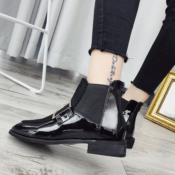 Cizme de toamna moderne de dama cu element metalic - in negru