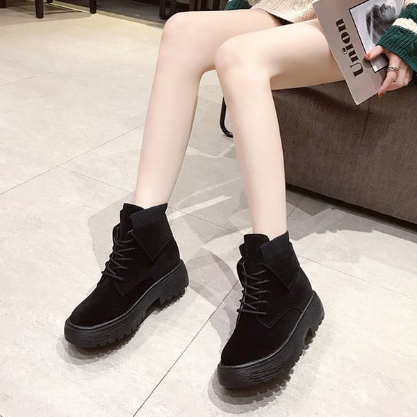 Cizme de dama actuale de toamna-iarna din piele intoarsa ecologica cu talpa aspra