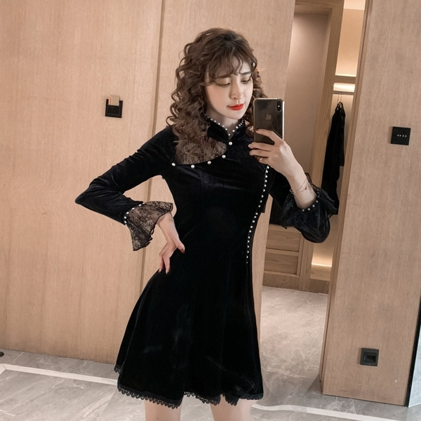 Rochie de dama moderna din catifea cu perle si tul in negru