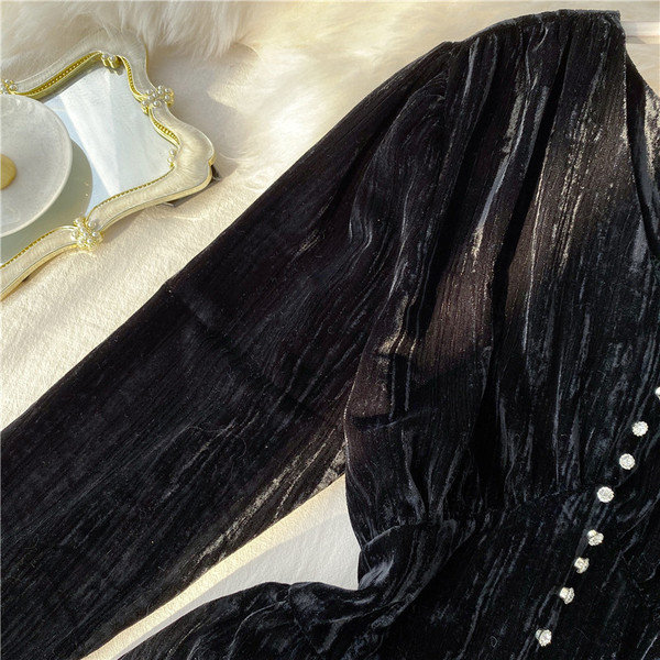 Rochie de dama din catifea cu pietre negre si decolteu in V