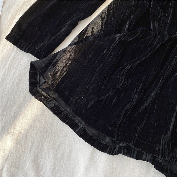 Rochie de dama din catifea cu pietre negre si decolteu in V