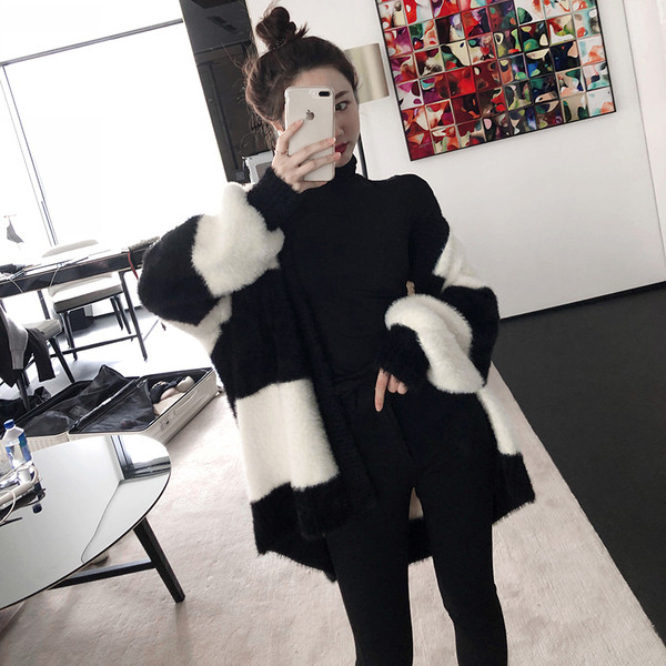 Vestă modernă de puf lungă în alb-negru