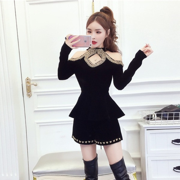 Set de dama modern bluza din doua piese cu umerii goi + pantaloni scurti negru