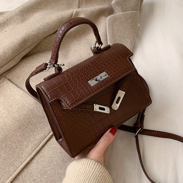 Geanta de dama eleganta din piele cu manere lungi si scurte in mai multe culori