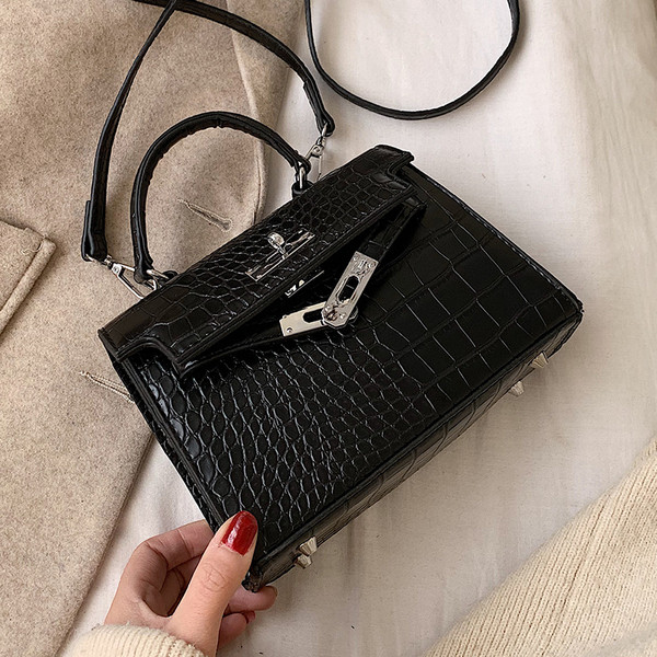 Geanta de dama eleganta din piele cu manere lungi si scurte in mai multe culori