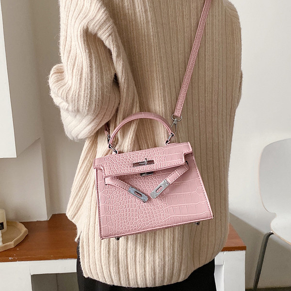 Geanta de dama eleganta din piele cu manere lungi si scurte in mai multe culori